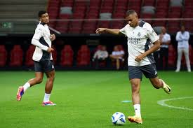 在他与妻子 在他与妻子